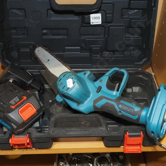 small 12V battery saw, 2x battery, charger