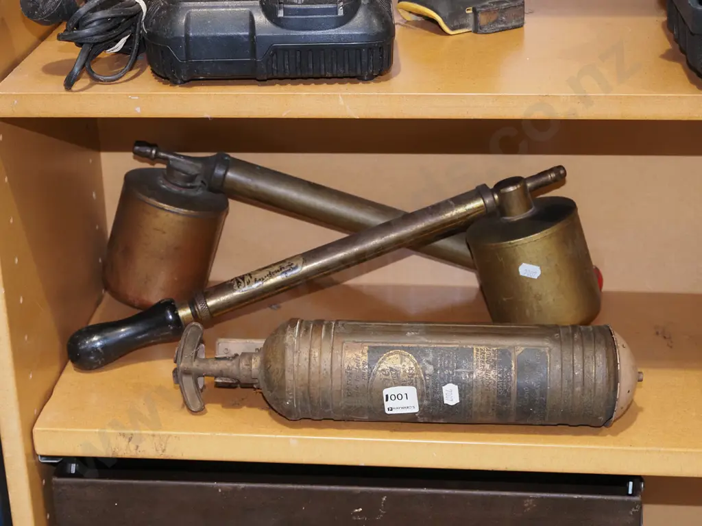 2x brass garden sprayers, vintage fIre extinguisher Image 1++