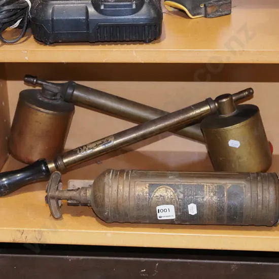 2x brass garden sprayers, vintage fIre extinguisher