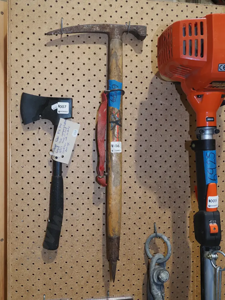 ice axe Image 1++