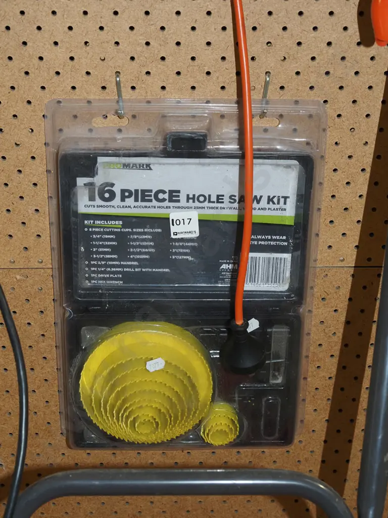 16 piece hole saw kit Image 1++