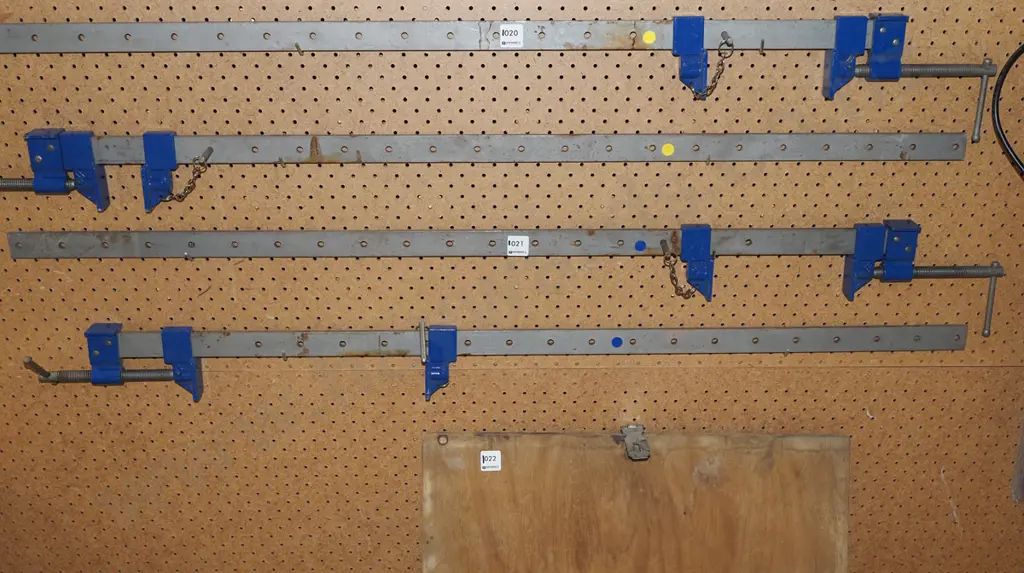 2x sash clamps - blue dots L1070 Image 1++