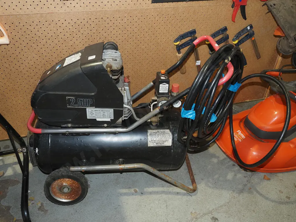 Toolshed 2.5hp air compressor and hose Image 1++