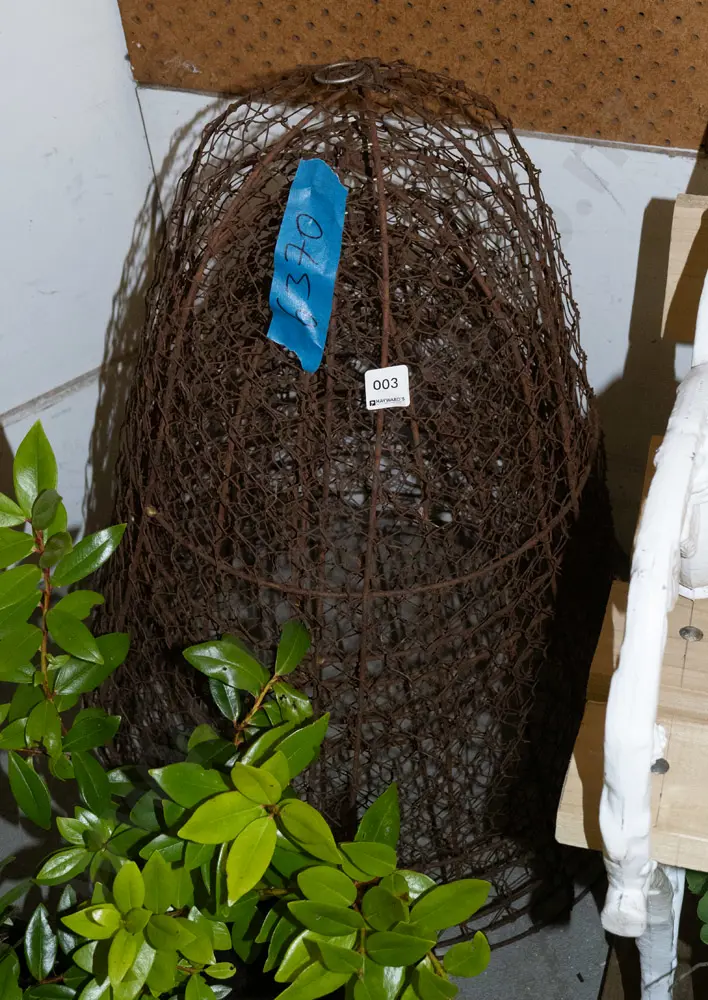 bundle of hanging wire baskets H670 Image 1++
