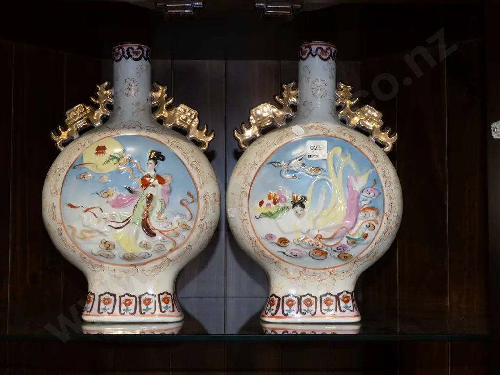 pair of Chinese vases H350 Image 1++
