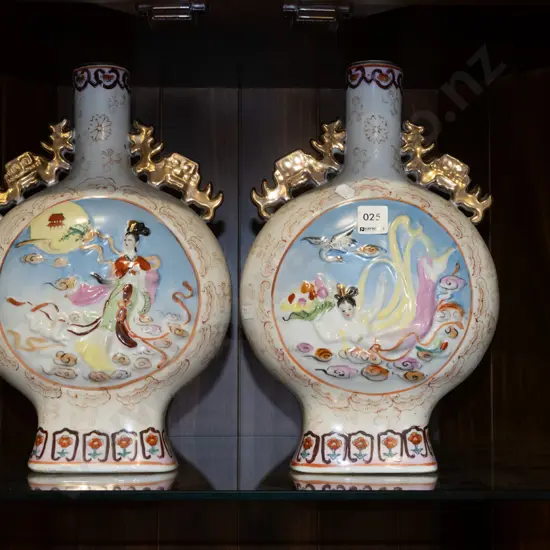 pair of Chinese vases H350