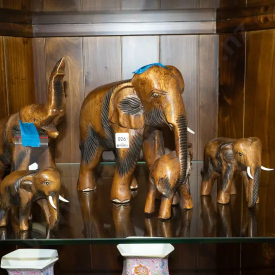 herd of carved wooden elephants H235 - missing1 tusk