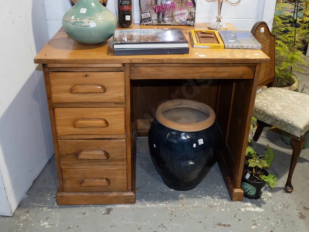 4 drawer solid wood desk H785 W960 D655 Image 1++