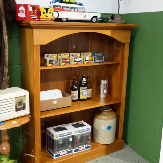 solid rimu bookcase H1130 W910 D300