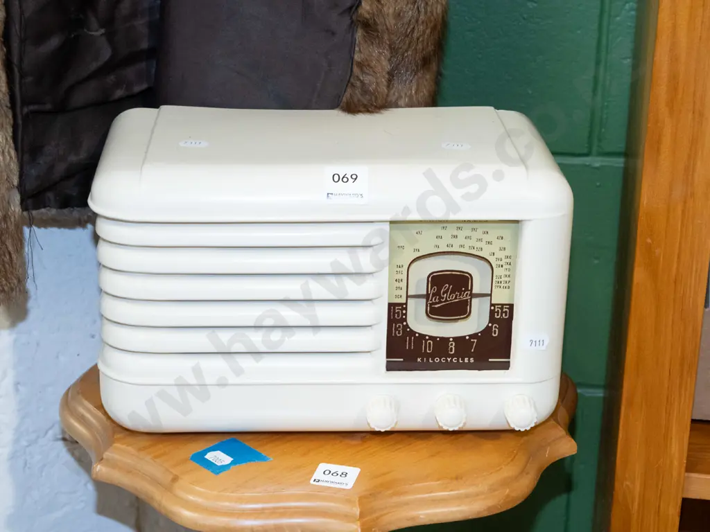 vintage La Gloria valve mantle radio Image 1++