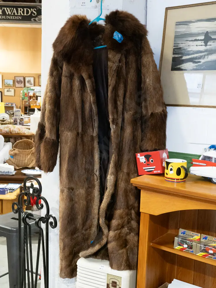 ladies full length fur coat - some wear Image 1++