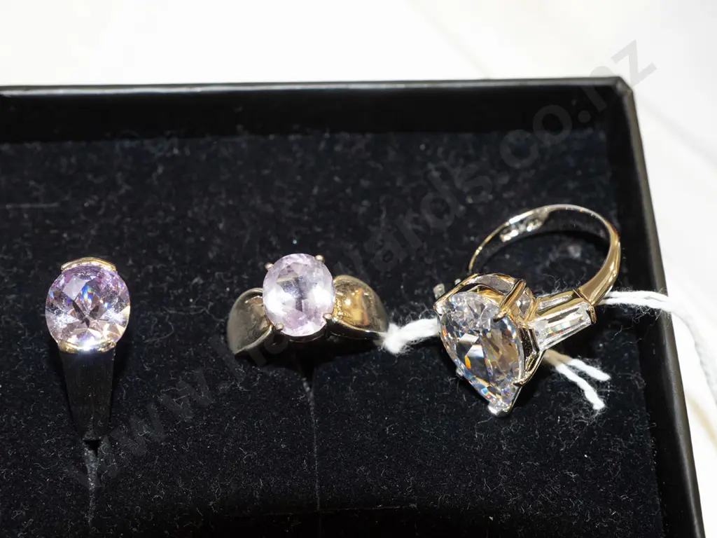 3x silver plated rings (1 amethyst) 17gm Image 1++