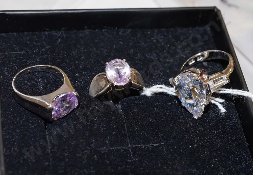 3x silver plated rings (1 amethyst) 17gm Image 1++