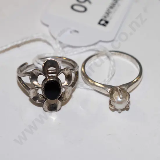 sterling silver beau onyx ring & Sarah Conventry faux pearl ring 5gm