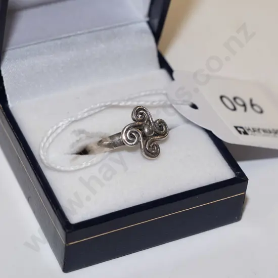 sterling silver Celtic Trieske ring 2gm