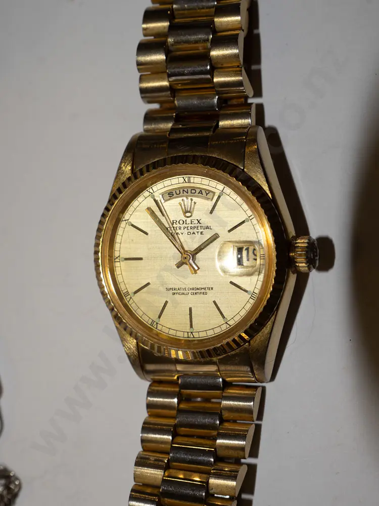 mens wristwatch Image 1++