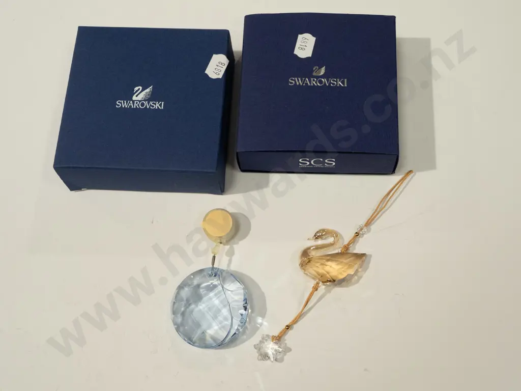 2x Swarovski ornaments & boxes Image 1++
