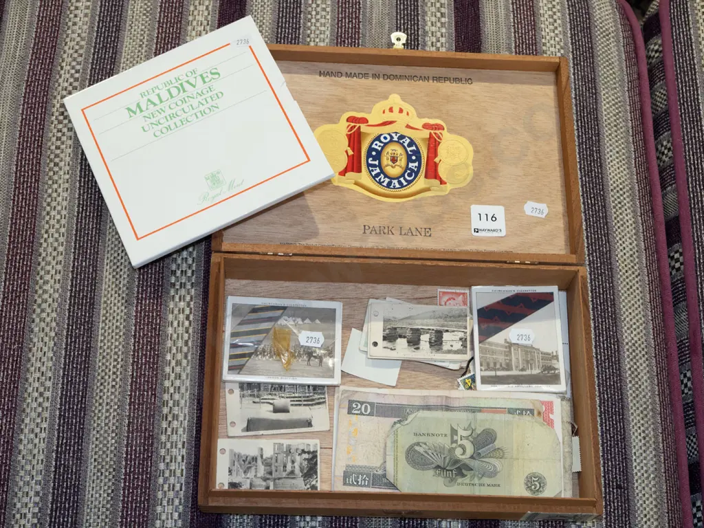 cigar box, coins, notes, collector cards Image 1++