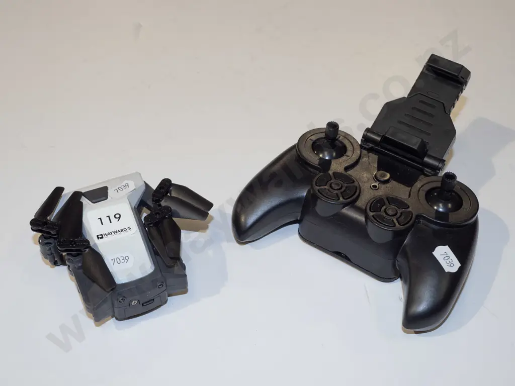 small drone and controller - as is no returns Image 1++