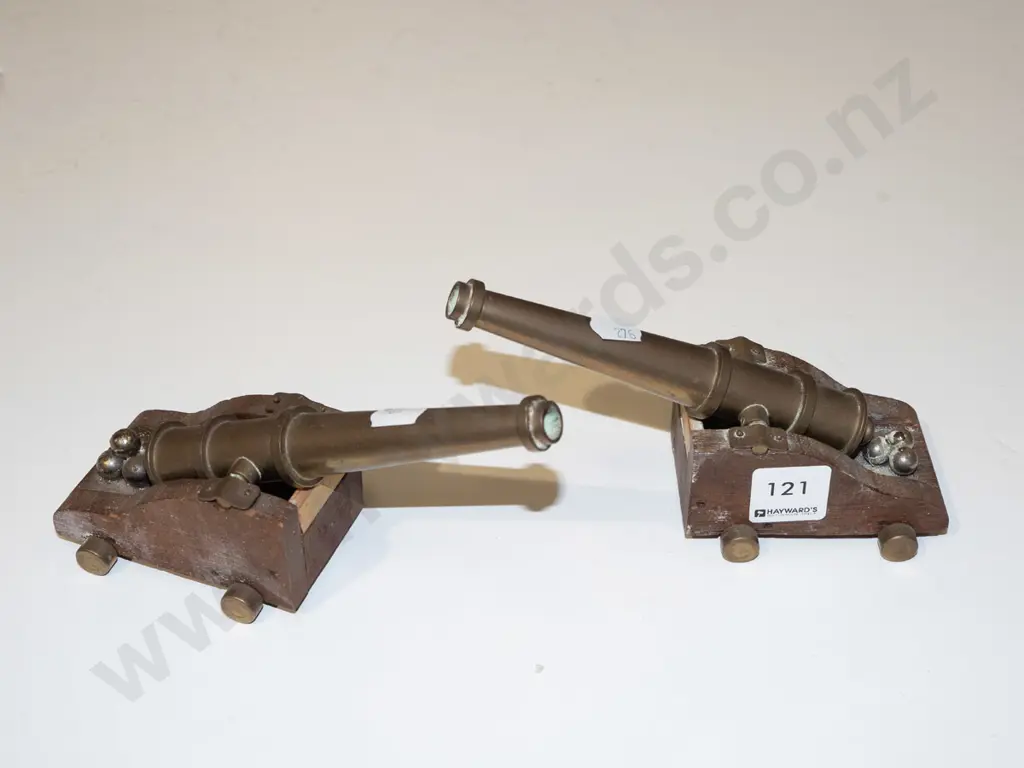 2x small brass canons L180 Image 1++