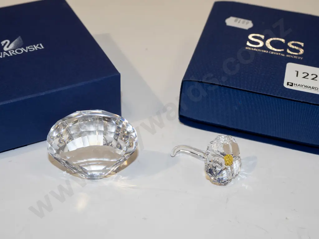 2x boxed Swarovski crystal ornaments Image 1++