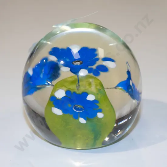 art glass paperweight H100