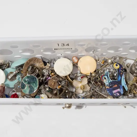 tray of costume jewellery