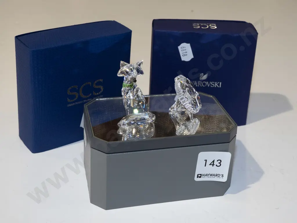 2x boxed Swarovski crystal ornaments - mirrored base stand Image 1++