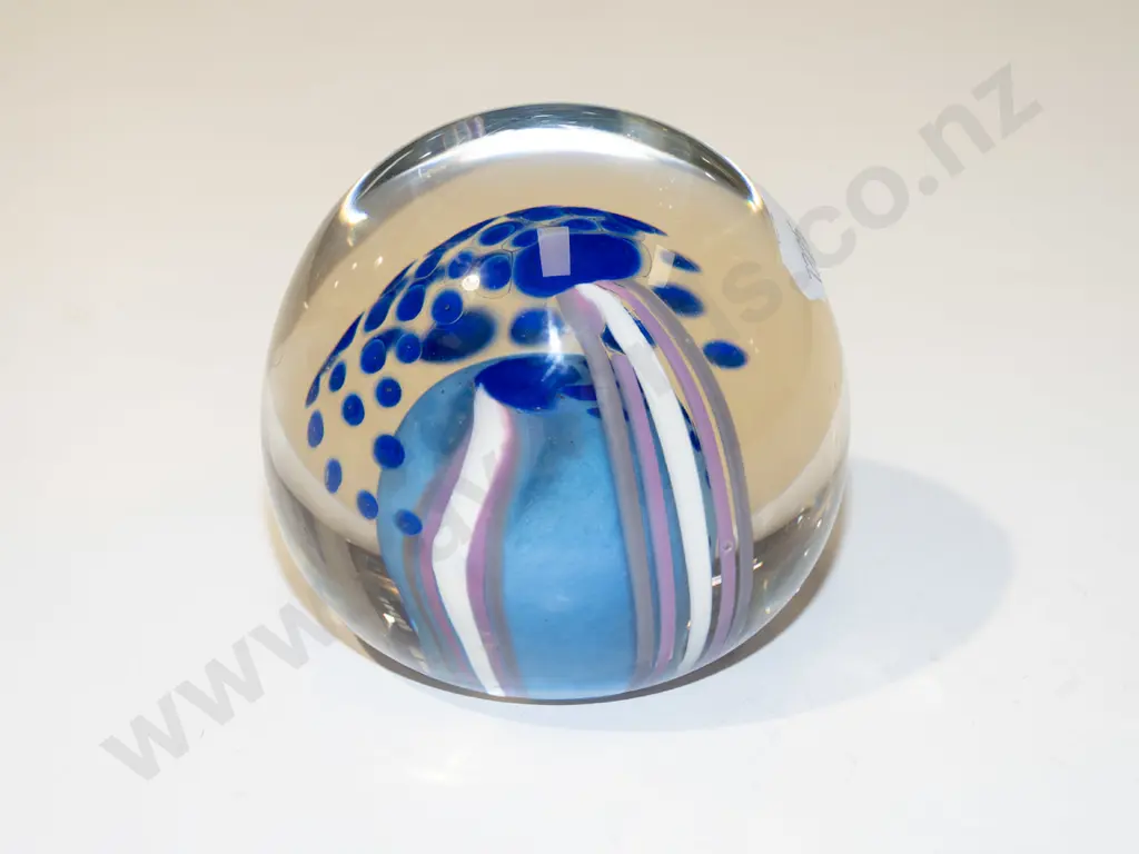 art glass paperweight H80 Image 1++