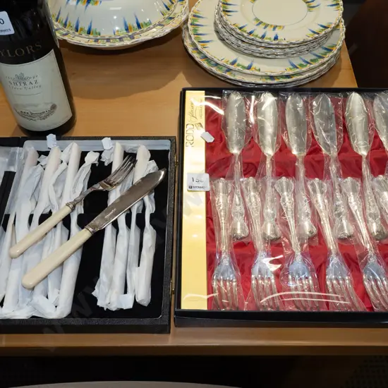 cased Rodd cutlery, bone handled fish set