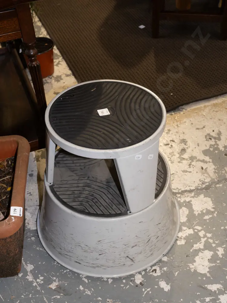 mid century metal step stool on casters Image 1++