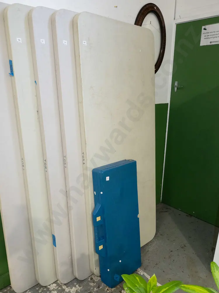 plastic trestle table Image 1++