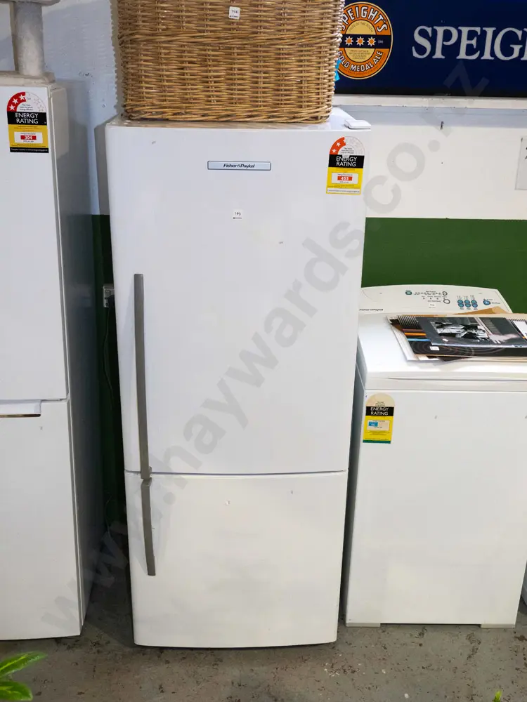 F&P fridge freezer H1600 W650 D650 Image 1++