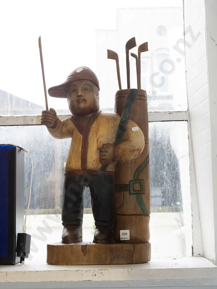 carved wooden golfing figurine H570 Image 1++