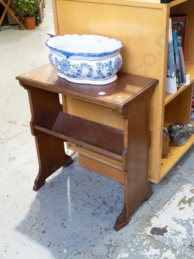 mahogany end table/magazine rack Image 1++