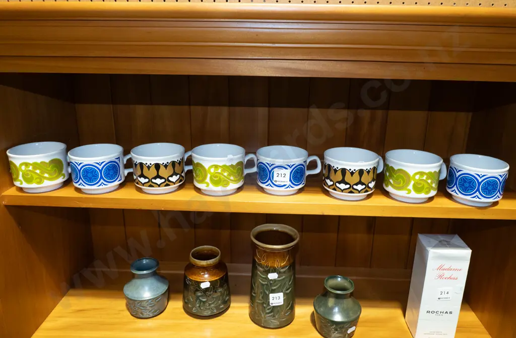 8x Staffordshire tea cups Image 1++