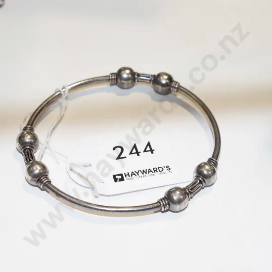 Suarti lace, sterling silver bangle