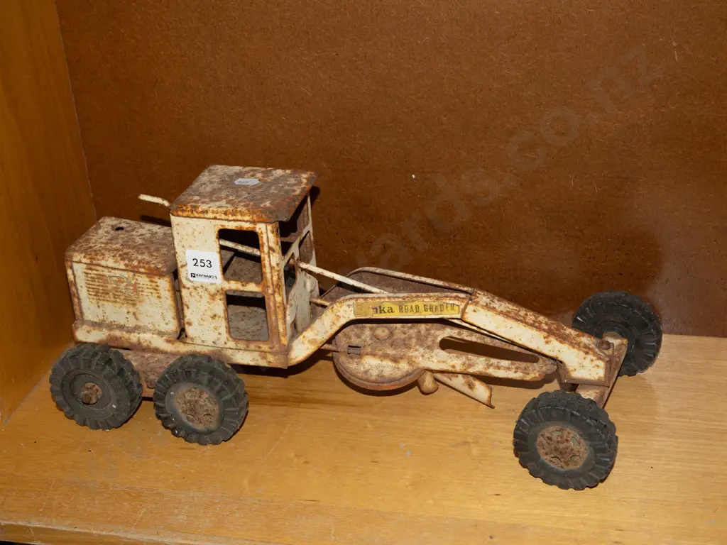 rusty Tonka toy grader Image 1++