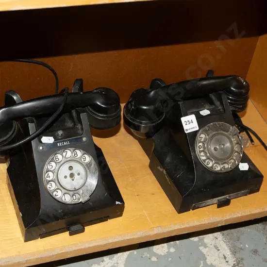 2x plastic dial telephones