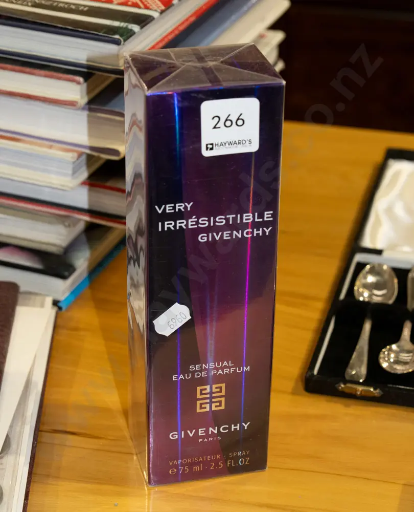 boxed Givenchy eau de parfum 75ml Image 1++