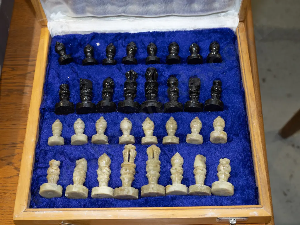marble top traveller's chess set Image 1++