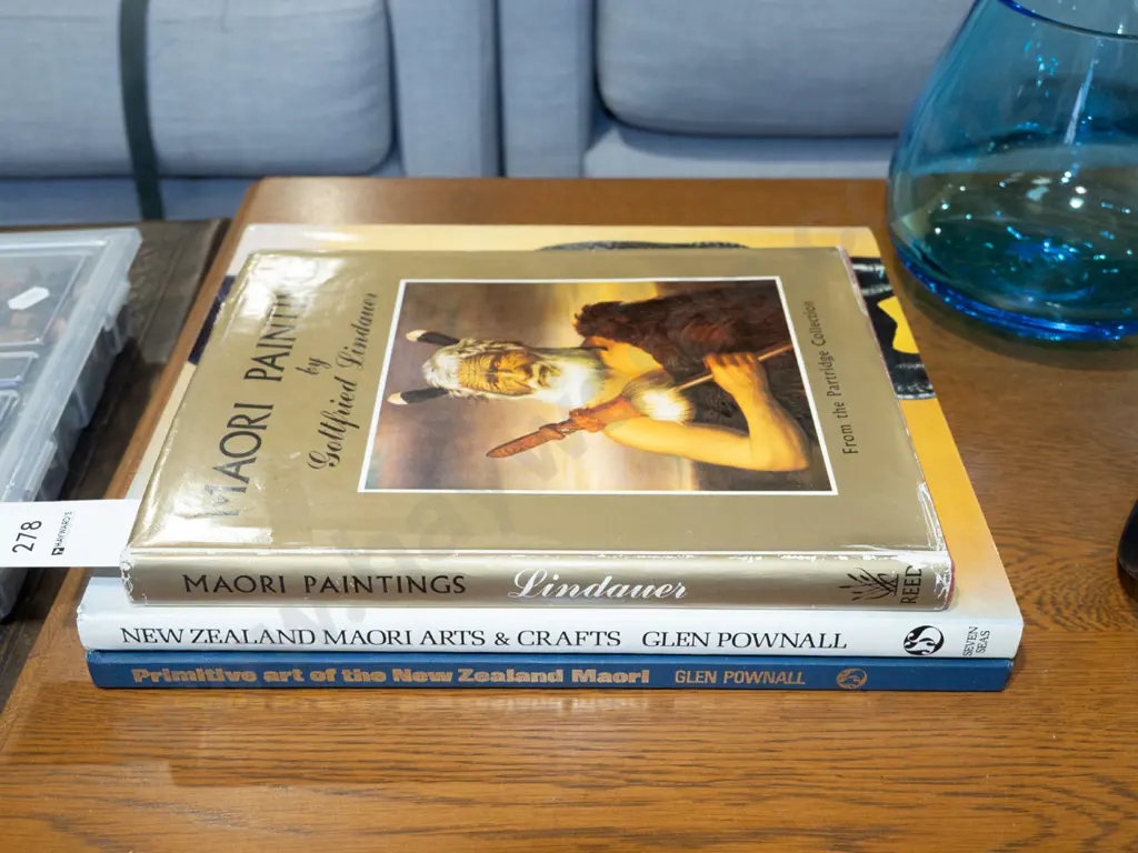 Maori art books, Lindauer book Image 1++