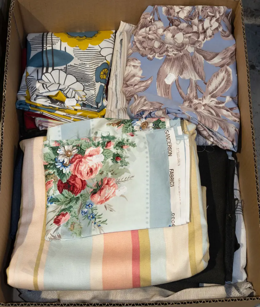 box of fabric pieces Image 1++