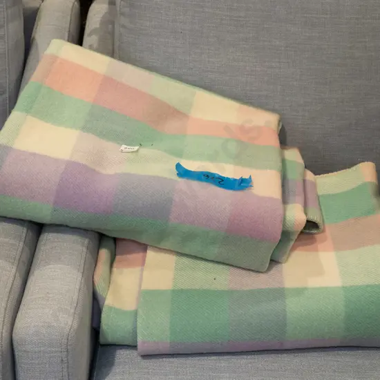 2x checked woollen blankets