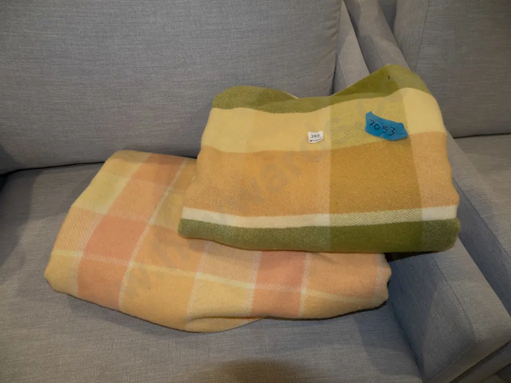 2x checked woollen blankets Image 1++