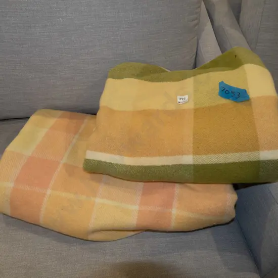 2x checked woollen blankets