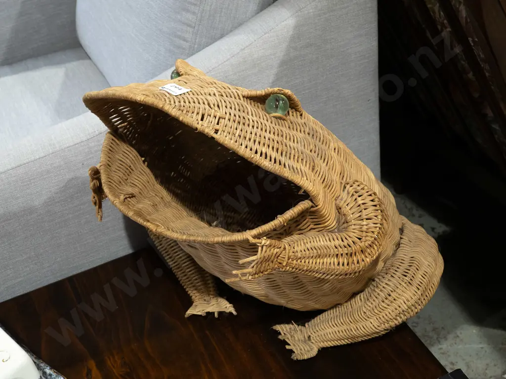 woven cane toad themed magazine rack Image 1++