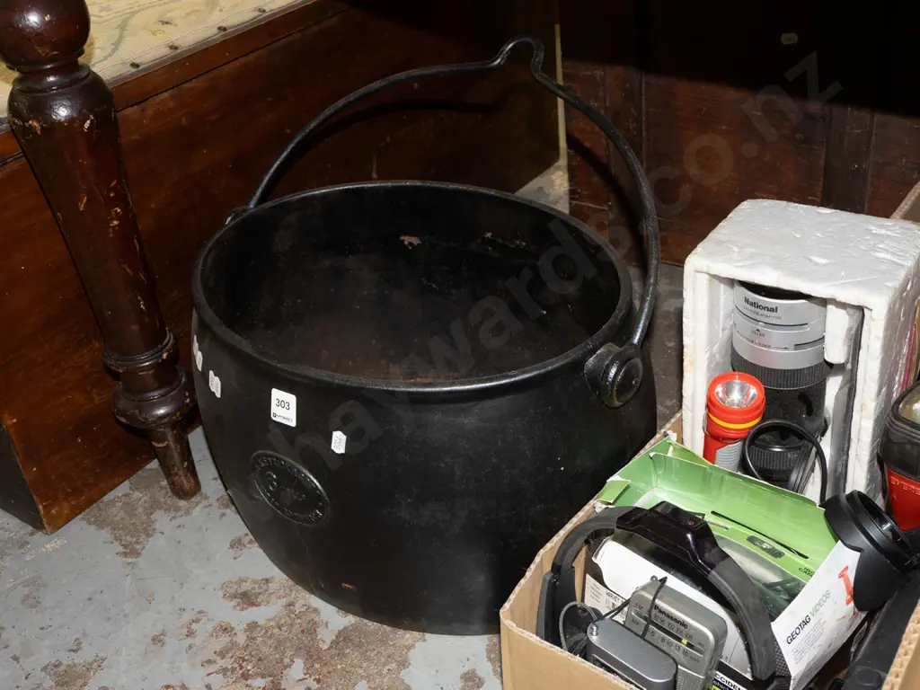 large enamel oval boiler - no lid L460 Image 1++
