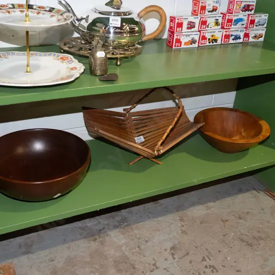 2x wooden bowls, wooden fruit basket