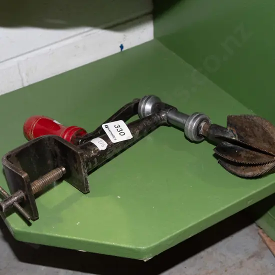 bench mounted coconut scraper